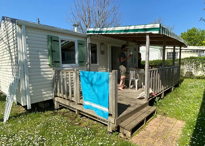 Le Κάμπινγκ Ρουαγιάν