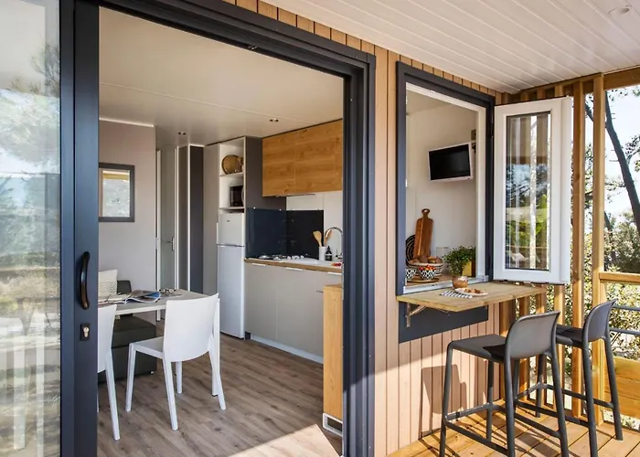 Le Κάμπινγκ 4*